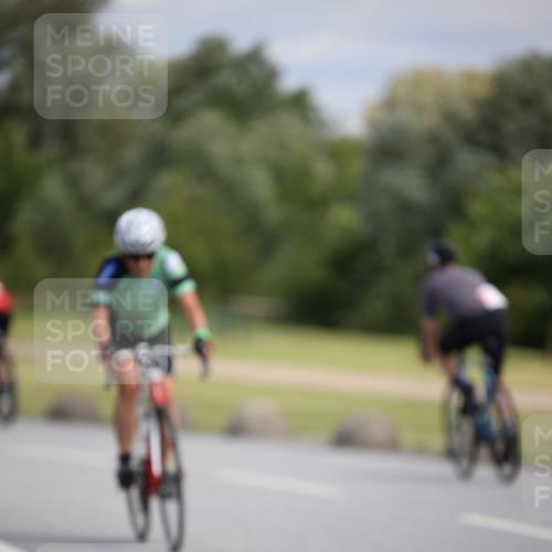 16.06.2024 - 26. Vierlanden-Triathlon Jannik Wohlers http://msf.ph/oto/6289166 16.06.2024 11:30:06 Radfahren 19, 56, 202, 205, 212, 289, 433, 527, 547, 565 meine-sportfotos.de