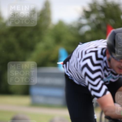 16.06.2024 - 26. Vierlanden-Triathlon Jannik Wohlers http://msf.ph/oto/6289608 16.06.2024 11:30:16 Radfahren 19, 32, 218, 289, 529, 551, 636 meine-sportfotos.de