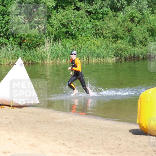 16.06.2024 - 26. Vierlanden-Triathlon Strokosch-Dieckow http://msf.ph/oto/6290016 16.06.2024 09:32:57 Schwimmen  meine-sportfotos.de