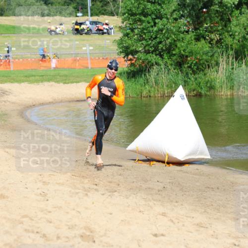 16.06.2024 - 26. Vierlanden-Triathlon Strokosch-Dieckow http://msf.ph/oto/6290112 16.06.2024 09:32:59 Schwimmen  meine-sportfotos.de