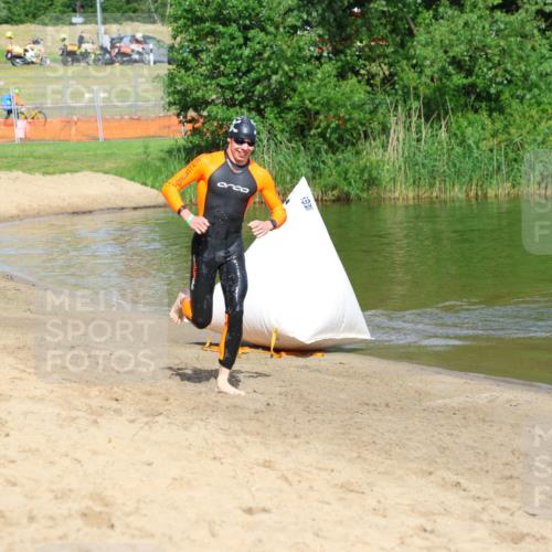 16.06.2024 - 26. Vierlanden-Triathlon Strokosch-Dieckow http://msf.ph/oto/6290176 16.06.2024 09:33:00 Schwimmen  meine-sportfotos.de