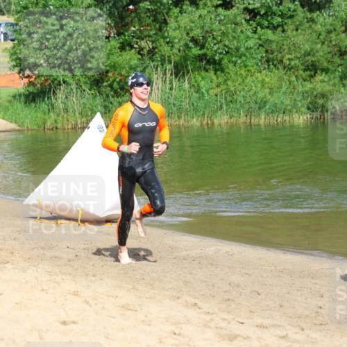 16.06.2024 - 26. Vierlanden-Triathlon Strokosch-Dieckow http://msf.ph/oto/6290238 16.06.2024 09:33:00 Schwimmen  meine-sportfotos.de