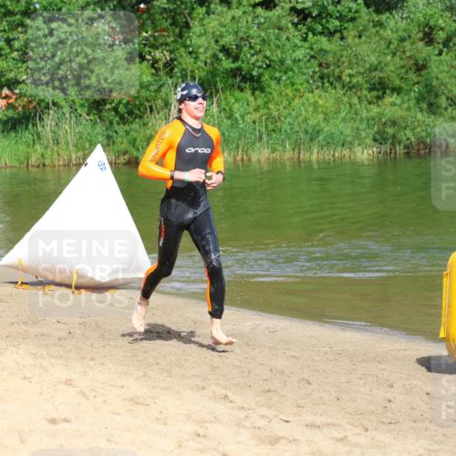 16.06.2024 - 26. Vierlanden-Triathlon Strokosch-Dieckow http://msf.ph/oto/6290257 16.06.2024 09:33:00 Schwimmen  meine-sportfotos.de