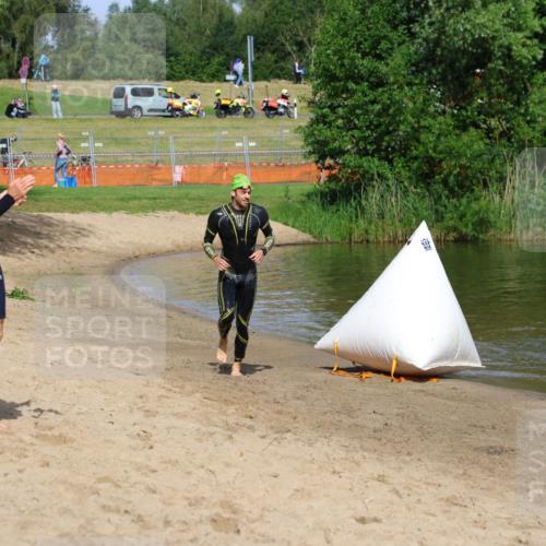 16.06.2024 - 26. Vierlanden-Triathlon Strokosch-Dieckow http://msf.ph/oto/6290372 16.06.2024 09:33:42 Schwimmen 73, 73 meine-sportfotos.de
