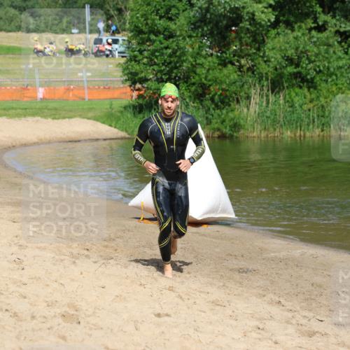 16.06.2024 - 26. Vierlanden-Triathlon Strokosch-Dieckow http://msf.ph/oto/6290489 16.06.2024 09:33:45 Schwimmen 73, 73 meine-sportfotos.de