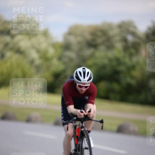 16.06.2024 - 26. Vierlanden-Triathlon Jannik Wohlers http://msf.ph/oto/6290739 16.06.2024 11:31:01 Radfahren 114, 338, 342 meine-sportfotos.de