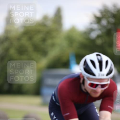 16.06.2024 - 26. Vierlanden-Triathlon Jannik Wohlers http://msf.ph/oto/6290817 16.06.2024 11:31:02 Radfahren 114, 338, 342 meine-sportfotos.de