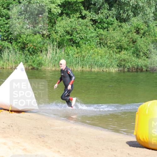 16.06.2024 - 26. Vierlanden-Triathlon Strokosch-Dieckow http://msf.ph/oto/6291220 16.06.2024 09:35:03 Schwimmen  meine-sportfotos.de