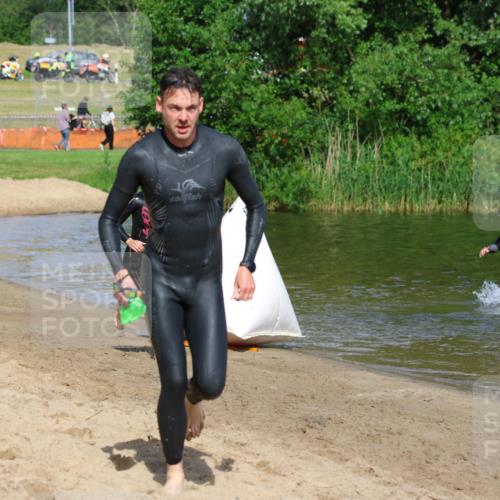 16.06.2024 - 26. Vierlanden-Triathlon Strokosch-Dieckow http://msf.ph/oto/6291462 16.06.2024 09:35:20 Schwimmen 25, 46, 25, 46 meine-sportfotos.de