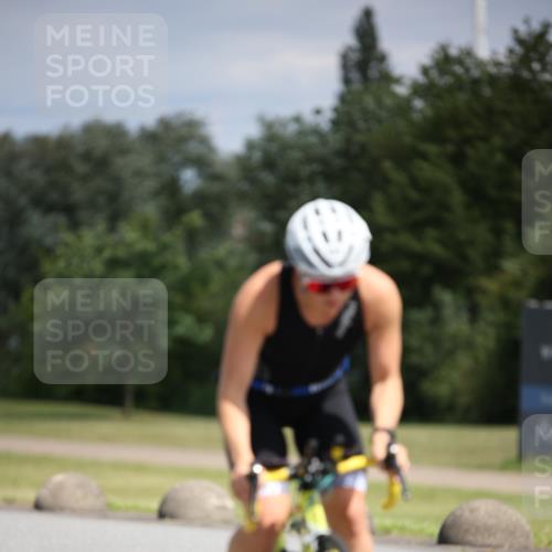 16.06.2024 - 26. Vierlanden-Triathlon Jannik Wohlers http://msf.ph/oto/6291507 16.06.2024 11:32:08 Radfahren 20, 90, 95, 129, 145, 181, 525 meine-sportfotos.de
