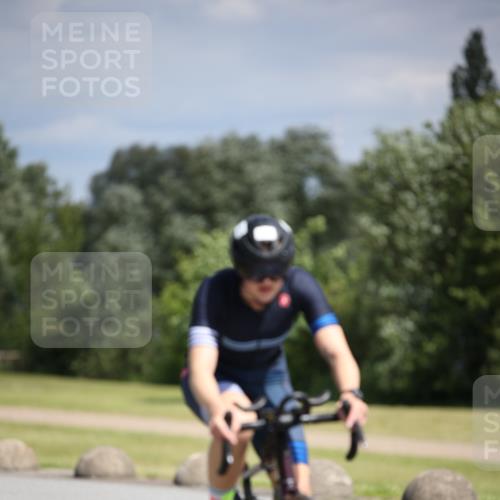16.06.2024 - 26. Vierlanden-Triathlon Jannik Wohlers http://msf.ph/oto/6291555 16.06.2024 11:32:12 Radfahren 20, 90, 95, 145, 181, 192, 343 meine-sportfotos.de