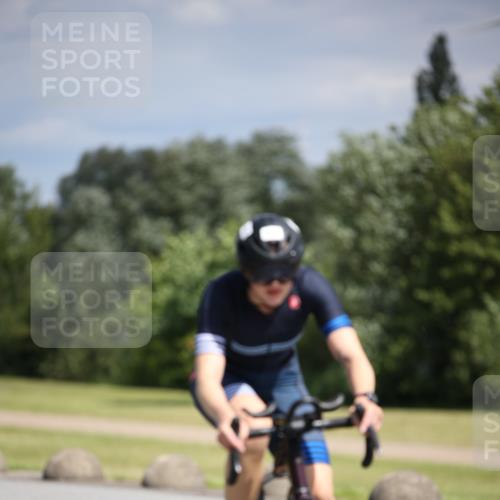 16.06.2024 - 26. Vierlanden-Triathlon Jannik Wohlers http://msf.ph/oto/6291560 16.06.2024 11:32:12 Radfahren 20, 90, 95, 145, 181, 192, 343 meine-sportfotos.de