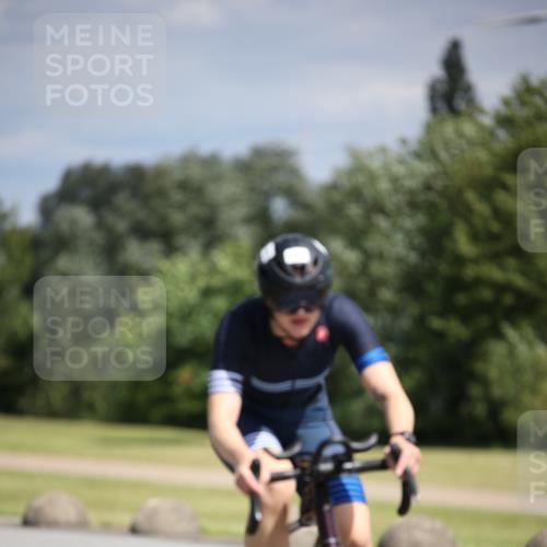 16.06.2024 - 26. Vierlanden-Triathlon Jannik Wohlers http://msf.ph/oto/6291562 16.06.2024 11:32:12 Radfahren 20, 90, 95, 145, 181, 192, 343 meine-sportfotos.de