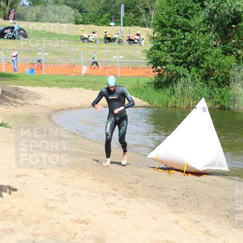 16.06.2024 - 26. Vierlanden-Triathlon Strokosch-Dieckow http://msf.ph/oto/6291647 16.06.2024 09:35:33 Schwimmen 25, 56, 25, 56 meine-sportfotos.de