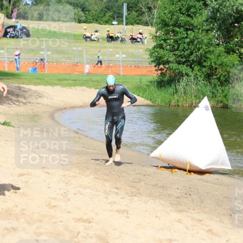 16.06.2024 - 26. Vierlanden-Triathlon Strokosch-Dieckow http://msf.ph/oto/6291656 16.06.2024 09:35:33 Schwimmen 25, 56, 25, 56 meine-sportfotos.de