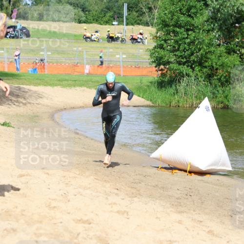 16.06.2024 - 26. Vierlanden-Triathlon Strokosch-Dieckow http://msf.ph/oto/6291665 16.06.2024 09:35:34 Schwimmen 25, 56, 25, 56 meine-sportfotos.de