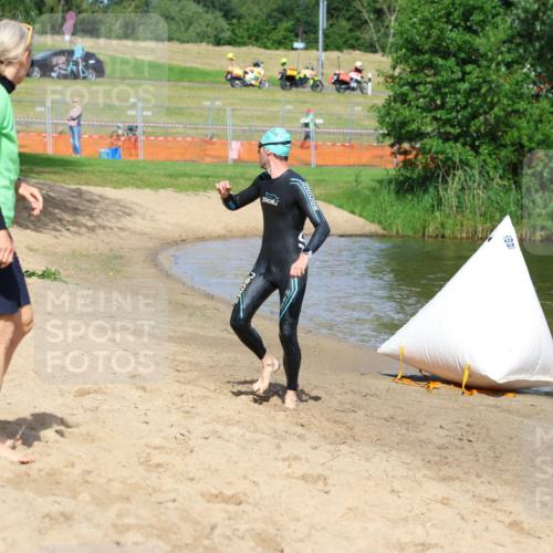 16.06.2024 - 26. Vierlanden-Triathlon Strokosch-Dieckow http://msf.ph/oto/6291683 16.06.2024 09:35:35 Schwimmen 56, 56 meine-sportfotos.de
