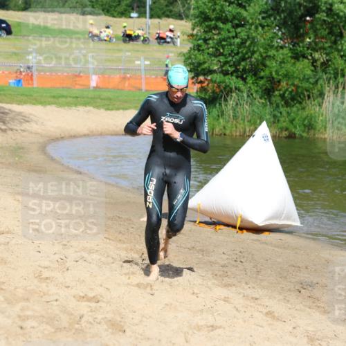 16.06.2024 - 26. Vierlanden-Triathlon Strokosch-Dieckow http://msf.ph/oto/6291709 16.06.2024 09:35:37 Schwimmen 56, 56 meine-sportfotos.de
