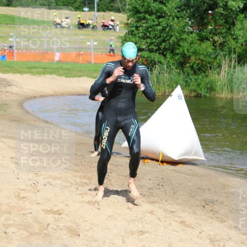 16.06.2024 - 26. Vierlanden-Triathlon Strokosch-Dieckow http://msf.ph/oto/6291716 16.06.2024 09:35:37 Schwimmen 56, 56 meine-sportfotos.de