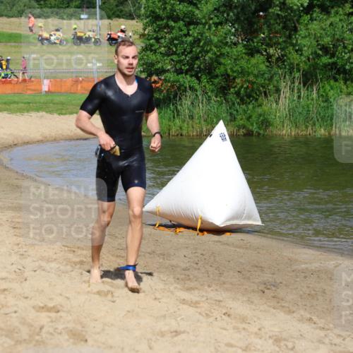 16.06.2024 - 26. Vierlanden-Triathlon Strokosch-Dieckow http://msf.ph/oto/6291907 16.06.2024 09:36:00 Schwimmen 40, 40 meine-sportfotos.de