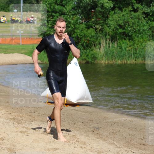 16.06.2024 - 26. Vierlanden-Triathlon Strokosch-Dieckow http://msf.ph/oto/6291938 16.06.2024 09:36:01 Schwimmen 40, 40 meine-sportfotos.de