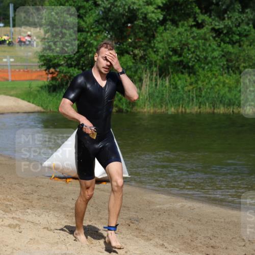 16.06.2024 - 26. Vierlanden-Triathlon Strokosch-Dieckow http://msf.ph/oto/6291954 16.06.2024 09:36:01 Schwimmen 40, 40 meine-sportfotos.de