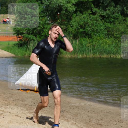 16.06.2024 - 26. Vierlanden-Triathlon Strokosch-Dieckow http://msf.ph/oto/6291962 16.06.2024 09:36:01 Schwimmen 40, 40 meine-sportfotos.de