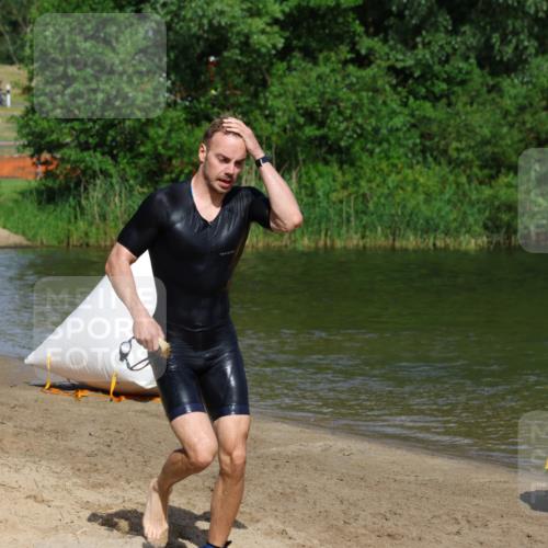 16.06.2024 - 26. Vierlanden-Triathlon Strokosch-Dieckow http://msf.ph/oto/6291968 16.06.2024 09:36:01 Schwimmen 40, 40 meine-sportfotos.de