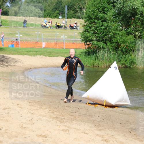16.06.2024 - 26. Vierlanden-Triathlon Strokosch-Dieckow http://msf.ph/oto/6292003 16.06.2024 09:36:15 Schwimmen 40, 107, 40, 107 meine-sportfotos.de