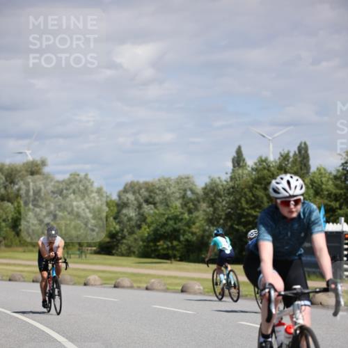 16.06.2024 - 26. Vierlanden-Triathlon Jannik Wohlers http://msf.ph/oto/6292021 16.06.2024 11:35:16 Radfahren 61, 95, 167, 191, 195, 268, 318, 383, 411, 516 meine-sportfotos.de