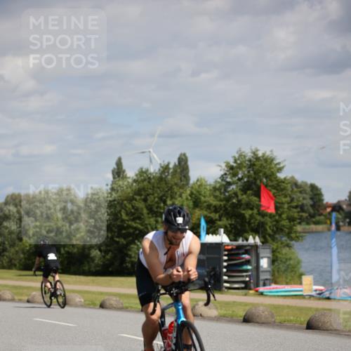 16.06.2024 - 26. Vierlanden-Triathlon Jannik Wohlers http://msf.ph/oto/6292035 16.06.2024 11:35:18 Radfahren 61, 95, 167, 191, 195, 268, 318, 383, 411, 516 meine-sportfotos.de