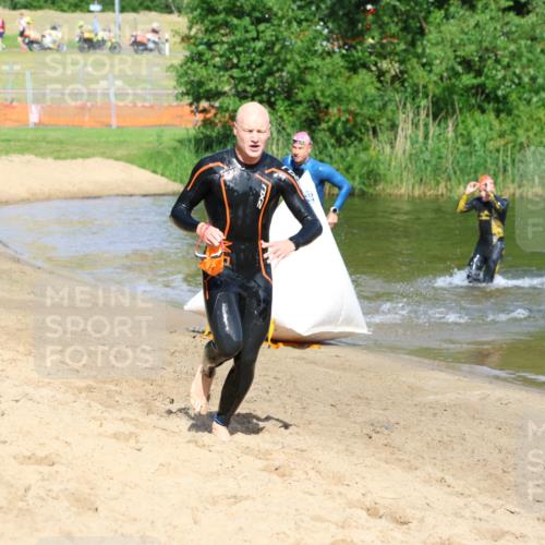 16.06.2024 - 26. Vierlanden-Triathlon Strokosch-Dieckow http://msf.ph/oto/6292061 16.06.2024 09:36:18 Schwimmen 86, 107, 167, 86, 107, 167 meine-sportfotos.de