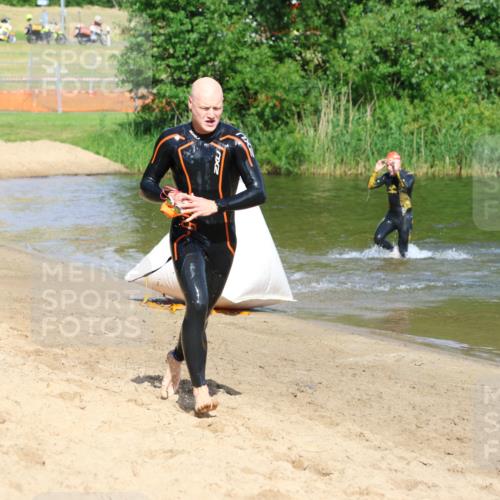 16.06.2024 - 26. Vierlanden-Triathlon Strokosch-Dieckow http://msf.ph/oto/6292068 16.06.2024 09:36:18 Schwimmen 86, 107, 167, 86, 107, 167 meine-sportfotos.de