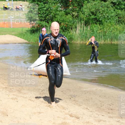 16.06.2024 - 26. Vierlanden-Triathlon Strokosch-Dieckow http://msf.ph/oto/6292076 16.06.2024 09:36:18 Schwimmen 86, 107, 167, 86, 107, 167 meine-sportfotos.de