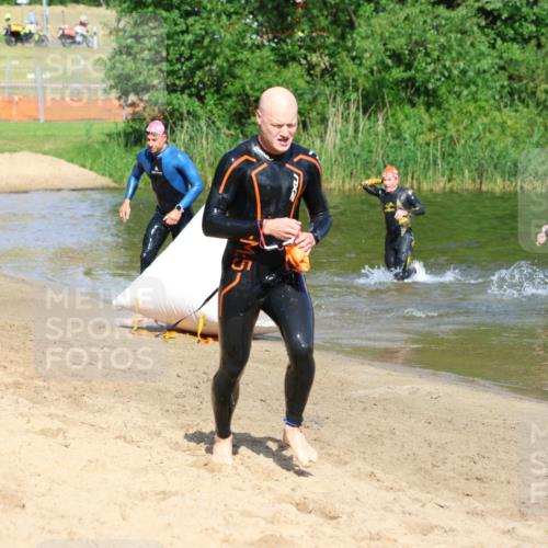 16.06.2024 - 26. Vierlanden-Triathlon Strokosch-Dieckow http://msf.ph/oto/6292085 16.06.2024 09:36:18 Schwimmen 86, 107, 167, 86, 107, 167 meine-sportfotos.de