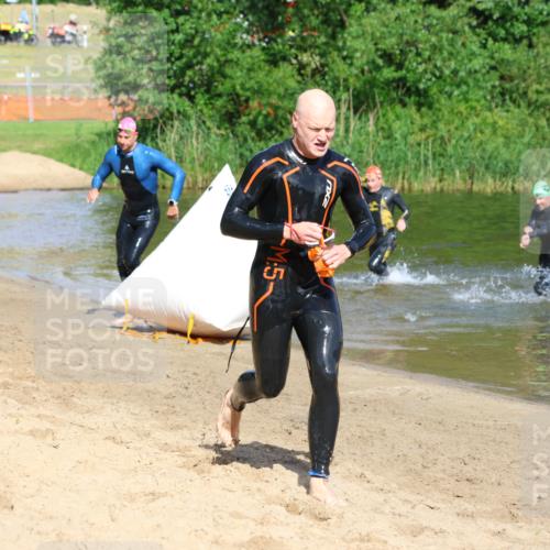 16.06.2024 - 26. Vierlanden-Triathlon Strokosch-Dieckow http://msf.ph/oto/6292093 16.06.2024 09:36:18 Schwimmen 86, 107, 167, 86, 107, 167 meine-sportfotos.de