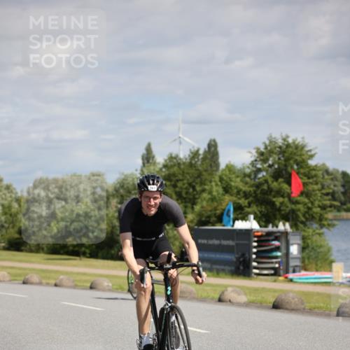16.06.2024 - 26. Vierlanden-Triathlon Jannik Wohlers http://msf.ph/oto/6292121 16.06.2024 11:35:29 Radfahren 35, 97, 129, 145, 218, 267, 496, 528 meine-sportfotos.de