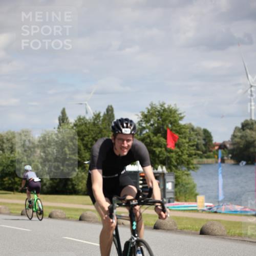 16.06.2024 - 26. Vierlanden-Triathlon Jannik Wohlers http://msf.ph/oto/6292132 16.06.2024 11:35:30 Radfahren 97, 218, 267, 314, 496, 528 meine-sportfotos.de