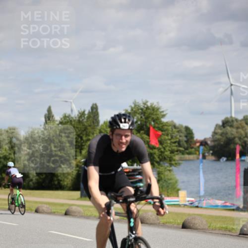 16.06.2024 - 26. Vierlanden-Triathlon Jannik Wohlers http://msf.ph/oto/6292134 16.06.2024 11:35:30 Radfahren 97, 218, 267, 314, 496, 528 meine-sportfotos.de