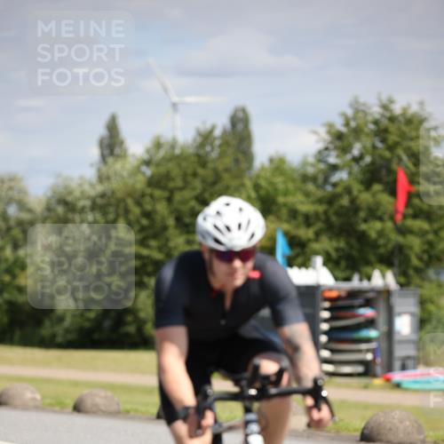 16.06.2024 - 26. Vierlanden-Triathlon Jannik Wohlers http://msf.ph/oto/6292177 16.06.2024 11:35:33 Radfahren 97, 218, 266, 267, 314, 528 meine-sportfotos.de