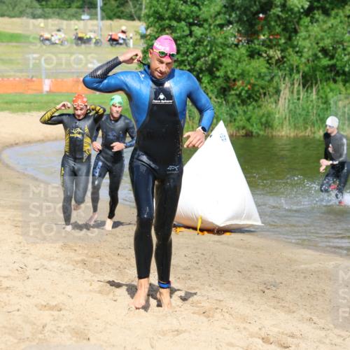 16.06.2024 - 26. Vierlanden-Triathlon Strokosch-Dieckow http://msf.ph/oto/6292178 16.06.2024 09:36:22 Schwimmen 86, 107, 108, 167, 86, 107, 108, 167 meine-sportfotos.de
