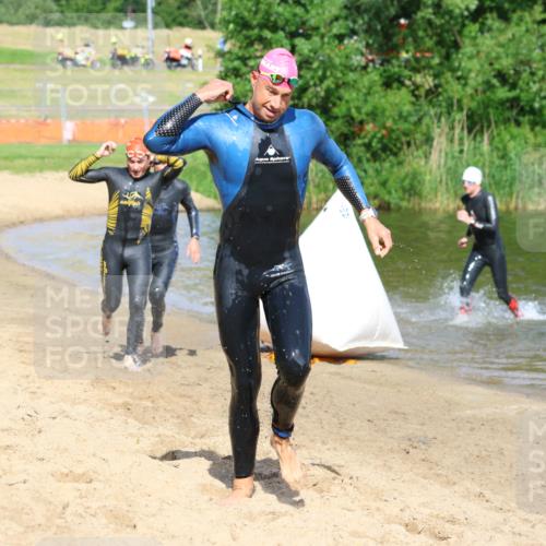 16.06.2024 - 26. Vierlanden-Triathlon Strokosch-Dieckow http://msf.ph/oto/6292192 16.06.2024 09:36:22 Schwimmen 86, 107, 108, 167, 86, 107, 108, 167 meine-sportfotos.de