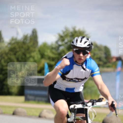 16.06.2024 - 26. Vierlanden-Triathlon Jannik Wohlers http://msf.ph/oto/6292217 16.06.2024 11:35:35 Radfahren 243, 266, 267, 314, 351, 528 meine-sportfotos.de