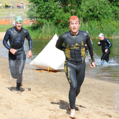 16.06.2024 - 26. Vierlanden-Triathlon Strokosch-Dieckow http://msf.ph/oto/6292250 16.06.2024 09:36:25 Schwimmen 86, 107, 108, 167, 86, 107, 108, 167 meine-sportfotos.de