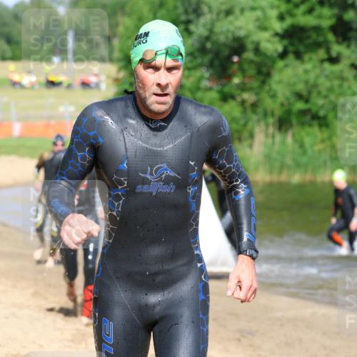 16.06.2024 - 26. Vierlanden-Triathlon Strokosch-Dieckow http://msf.ph/oto/6292282 16.06.2024 09:36:27 Schwimmen 86, 107, 108, 167, 86, 107, 108, 167 meine-sportfotos.de
