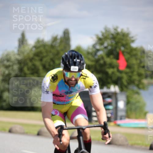 16.06.2024 - 26. Vierlanden-Triathlon Jannik Wohlers http://msf.ph/oto/6292416 16.06.2024 11:35:44 Radfahren 181, 243, 336, 339, 351 meine-sportfotos.de