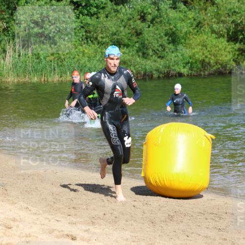 16.06.2024 - 26. Vierlanden-Triathlon Strokosch-Dieckow http://msf.ph/oto/6292463 16.06.2024 09:36:45 Schwimmen 61, 99, 61, 99 meine-sportfotos.de