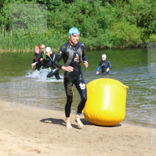 16.06.2024 - 26. Vierlanden-Triathlon Strokosch-Dieckow http://msf.ph/oto/6292475 16.06.2024 09:36:45 Schwimmen 61, 99, 61, 99 meine-sportfotos.de