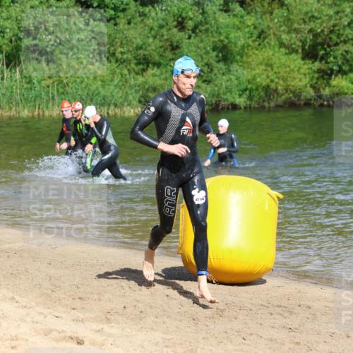 16.06.2024 - 26. Vierlanden-Triathlon Strokosch-Dieckow http://msf.ph/oto/6292487 16.06.2024 09:36:46 Schwimmen 61, 99, 61, 99 meine-sportfotos.de