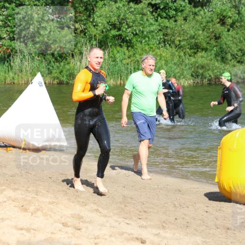 16.06.2024 - 26. Vierlanden-Triathlon Strokosch-Dieckow http://msf.ph/oto/6293129 16.06.2024 09:37:32 Schwimmen 32, 39, 41, 45, 170, 32, 39, 41, 45, 170 meine-sportfotos.de